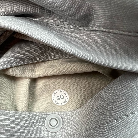 Lululemon Commission Classic Fit Shorts 7" Warpstreme Men's 30 Seal Gray EUC - Picture 6 of 8